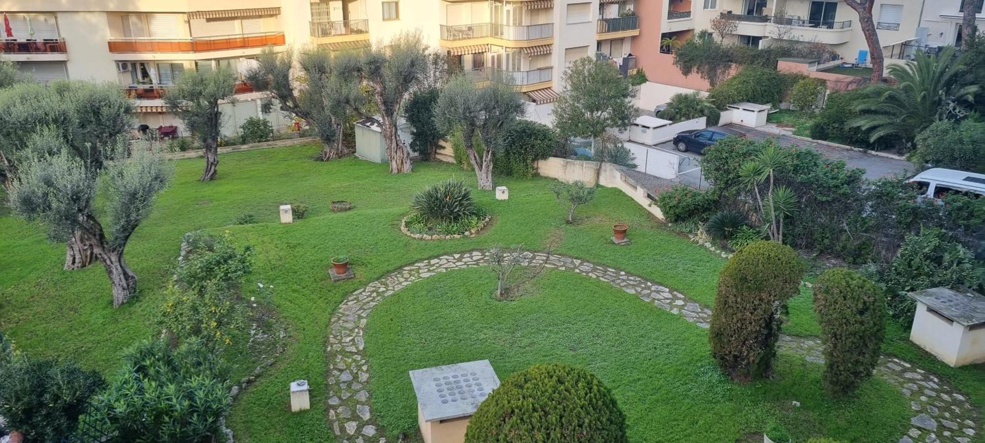 Le Sun-Beach - Spacieux 3 Pieces Avec Parking A 400 M Des Plages De Juan-Les-Pins Luaran gambar